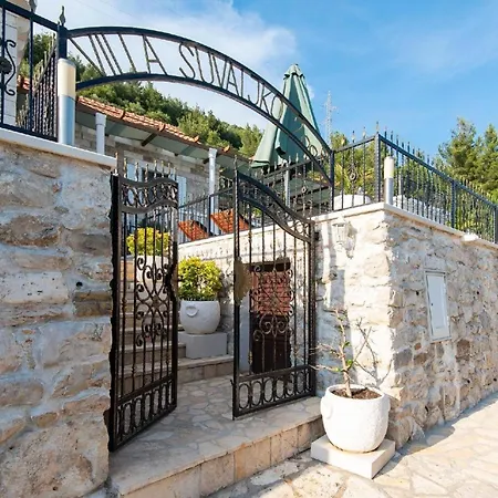 Ferienhaus Mit Privatpool Fuer 6 Personen Ca 101 Qm In Stankovic Bei Orebic, Dalmatien Sueddalmatien *